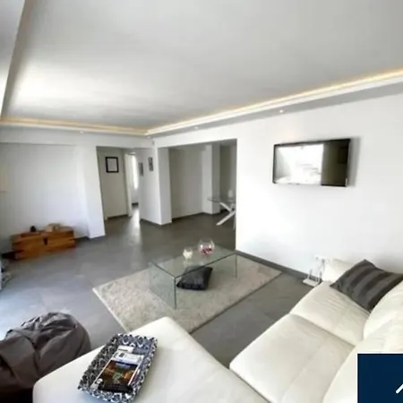Petite Maison Moderne Luxueuse. إِستيبونا