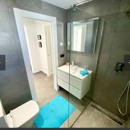 Petite Maison Moderne Luxueuse. إِستيبونا