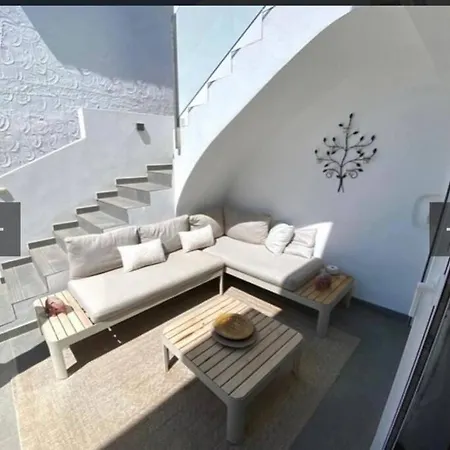 Petite Maison Moderne Luxueuse. إِستيبونا